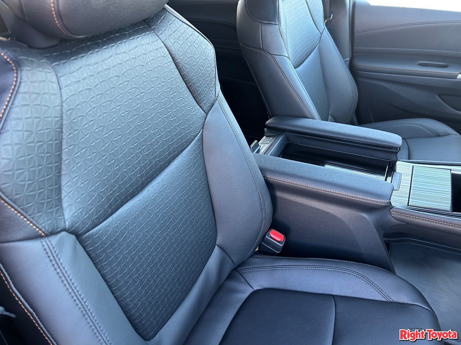New 2026 Toyota Sienna XLE Woodland Edition AWD/4WD image 11