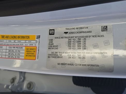 Used 2023 Chevrolet Suburban LT image 36