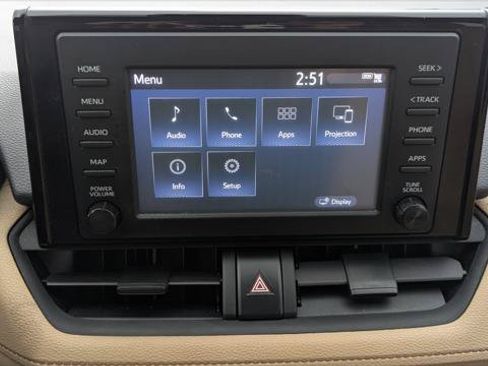 Used 2019 Toyota RAV4 LE FWD image 29