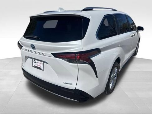 Used 2025 Toyota Sienna Limited AWD/4WD image 5
