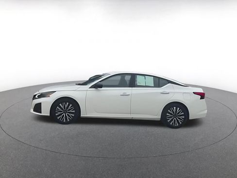 Used 2025 Nissan Altima 2.5 SV image 9