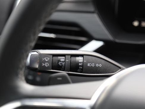 Used 2024 GMC Acadia Elevation w/ Luxury Package image 12