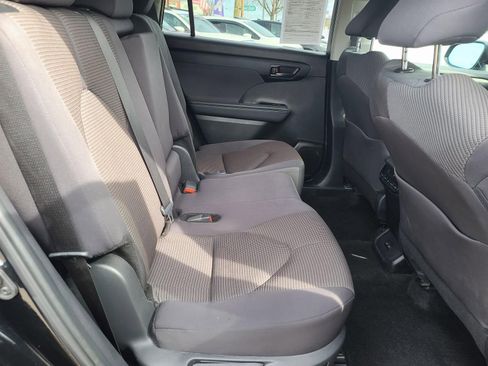 Used 2024 Toyota Highlander LE image 18