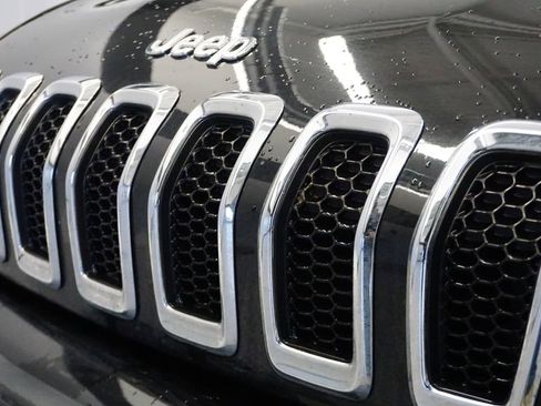 Used 2017 Jeep Cherokee Latitude w/ Cold Weather Group image 13