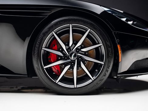 Used 2019 Aston Martin DB11 Volante RWD image 40