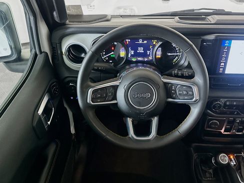 Used 2024 Jeep Wrangler Unlimited Sahara AWD/4WD image 17