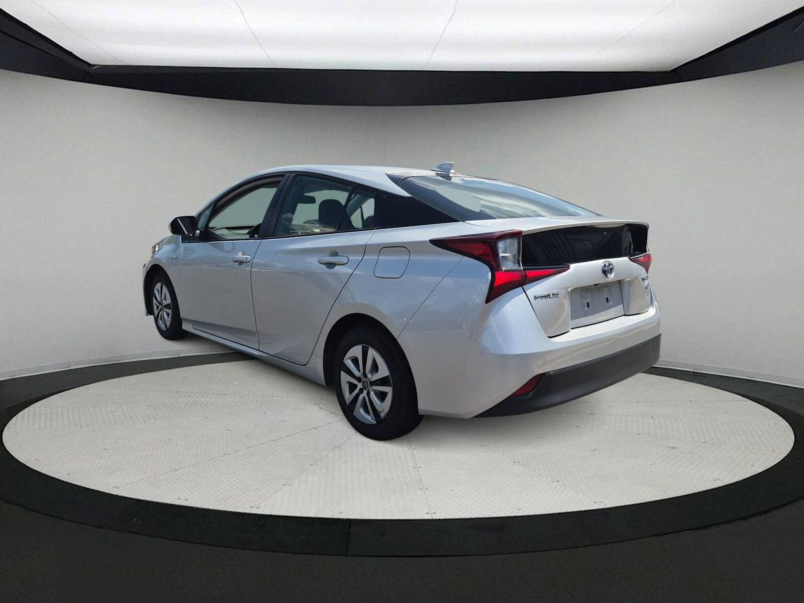 Used 2022 Toyota Prius L Eco FWD image 6