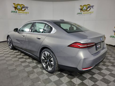 New 2026 BMW i5 eDrive40 w/ Premium Package image 5