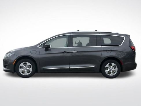 Used 2018 Chrysler Pacifica Touring-L image 7