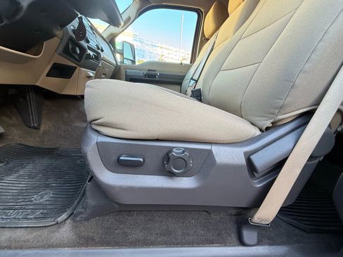 Used 2011 Ford F250 XLT w/ XLT Premium Pkg image 16