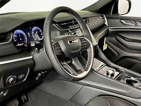 New 2025 Jeep Grand Cherokee L Altitude image 8