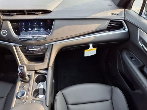 New 2025 Cadillac XT6 Luxury image 18