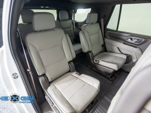 Used 2023 GMC Yukon SLT AWD/4WD image 36