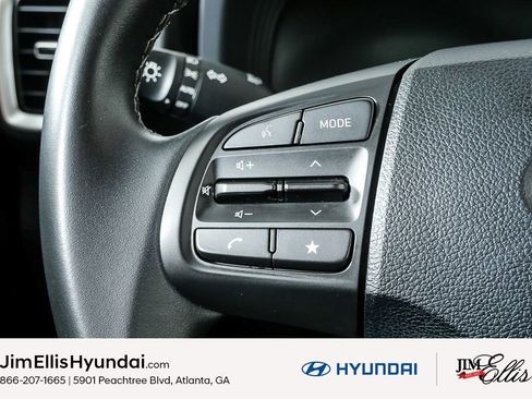 Certified 2025 Hyundai Venue SEL image 12