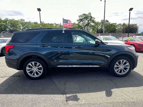 Used 2023 Ford Explorer XLT w/ Equipment Group 202A AWD/4WD image 3
