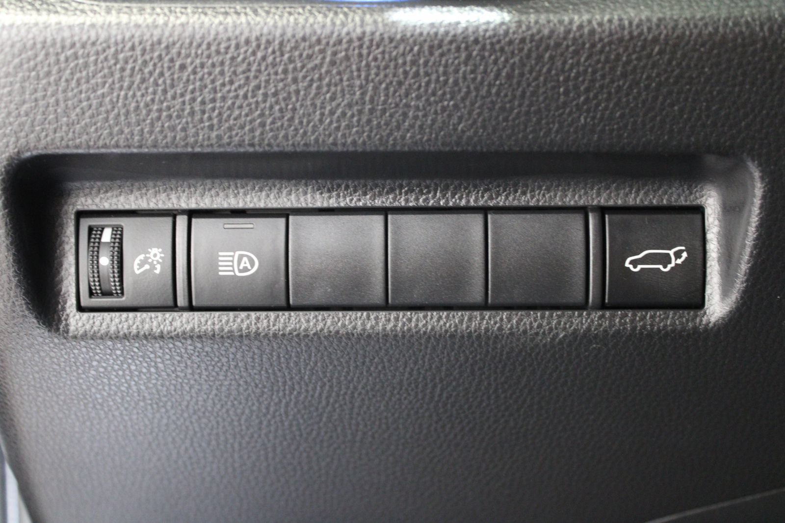 Used 2022 Toyota RAV4 XSE AWD/4WD image 25