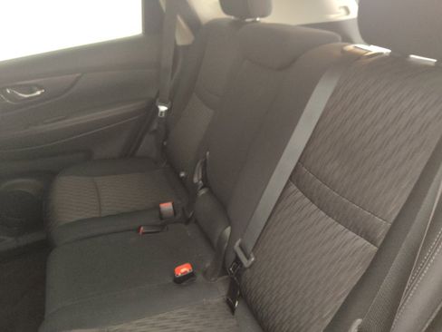 Used 2019 Nissan Rogue SV w/ Premium Package FWD image 18