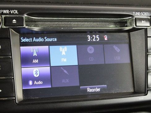 Used 2018 Toyota RAV4 LE image 27