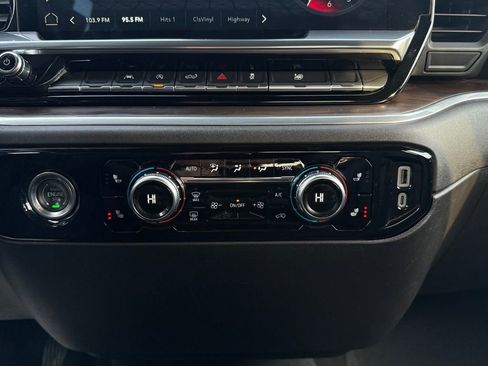 Used 2024 GMC Sierra 1500 SLT image 28