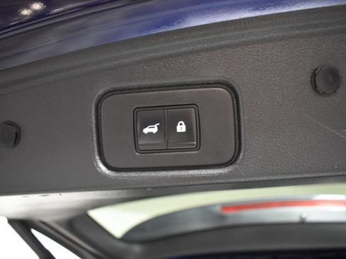 Used 2022 Nissan Pathfinder SL w/ SL Black Package AWD/4WD image 35