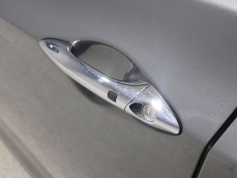 Used 2014 Hyundai Elantra Limited w/ Option Group 03 FWD image 8