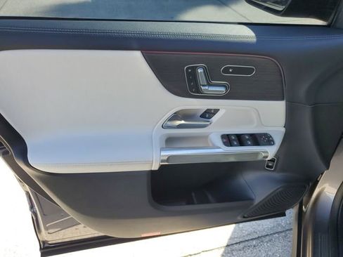 Used 2023 Mercedes-Benz GLB 250 image 18