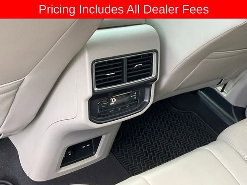 Used 2024 Volkswagen Atlas SE w/ Panoramic Sunroof Package FWD image 20