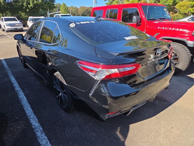 Used 2020 Toyota Camry SE FWD image 5