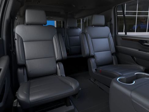 New 2026 Chevrolet Suburban Z71 w/ Z71 Off-Road Package AWD/4WD image 17