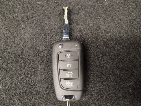 Used 2025 Hyundai Elantra SE FWD image 32