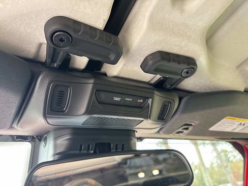 Used 2025 Jeep Wrangler Sahara image 34