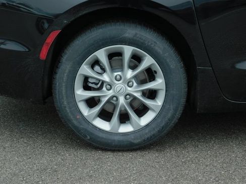 New 2026 Chrysler Pacifica Limited FWD image 33
