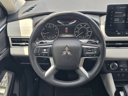 Used 2025 Mitsubishi Outlander SE FWD image 14