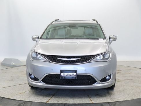 Used 2017 Chrysler Pacifica Limited FWD image 7