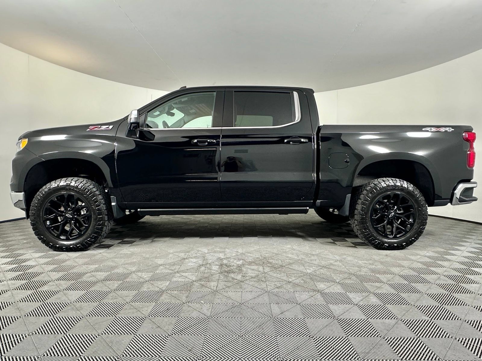 Used 2023 Chevrolet Silverado 1500 LTZ w/ Technology Package AWD/4WD image 19