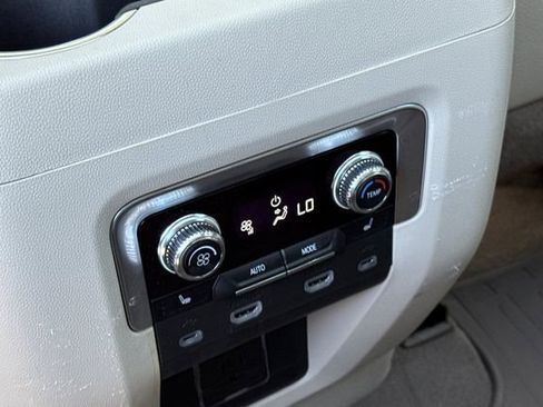 Used 2021 GMC Yukon Denali w/ Denali Ultimate Package AWD/4WD image 45