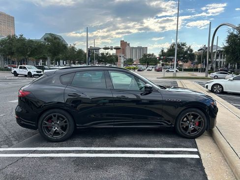 Used 2020 Maserati Levante image 4