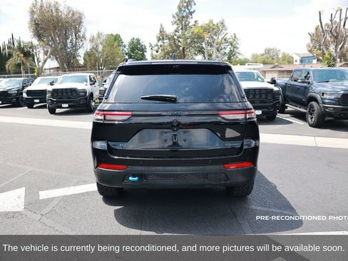 Used 2022 Jeep Grand Cherokee Trailhawk w/ Advanced Protech Group II AWD/4WD image 4