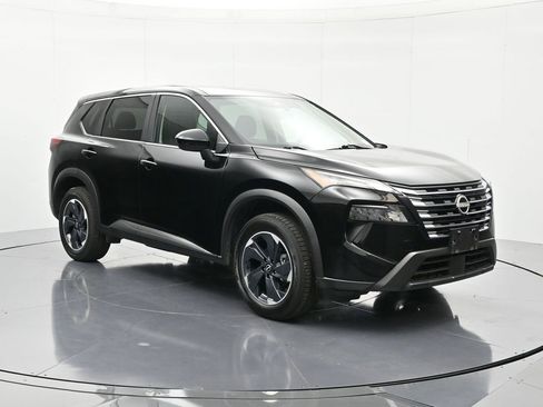 Used 2024 Nissan Rogue SV image 3
