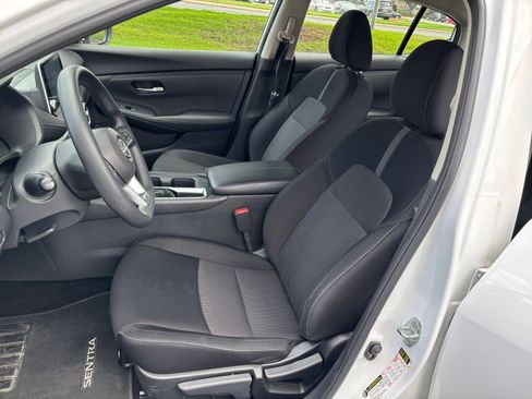 Used 2025 Nissan Sentra SV FWD image 31