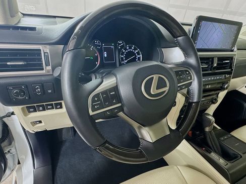 Used 2023 Lexus GX 460 Premium w/ Premium Package image 11