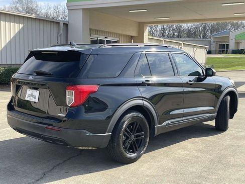 Certified 2020 Ford Explorer XLT image 3