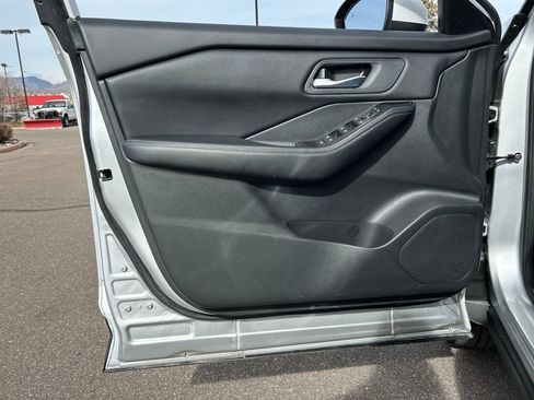 Used 2025 Nissan Rogue SV image 32