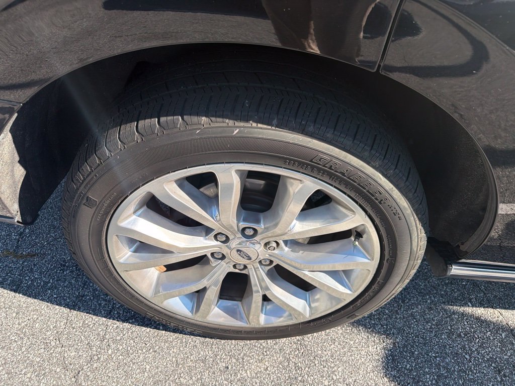 Used 2018 Ford Expedition Limited w/ Equipment Group 302A AWD/4WD image 11
