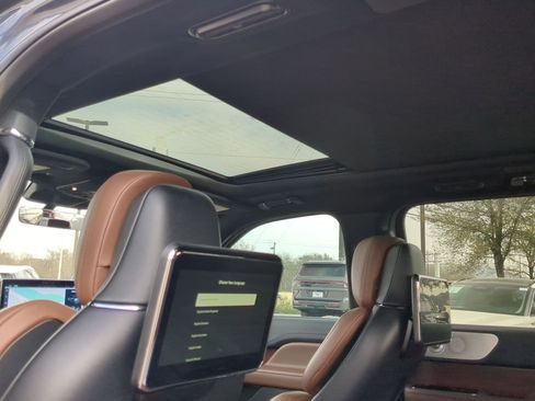 Used 2022 Lincoln Navigator Reserve image 21