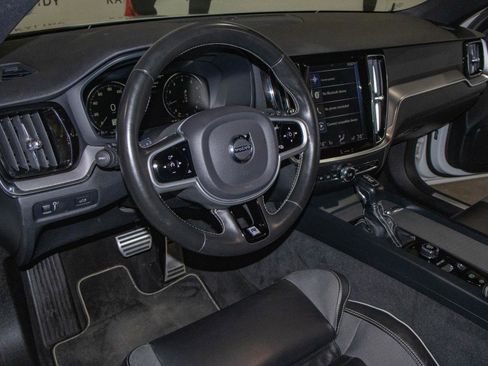 Used 2019 Volvo S60 T6 R-Design image 6