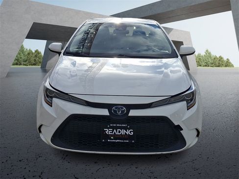 Used 2022 Toyota Corolla LE image 2