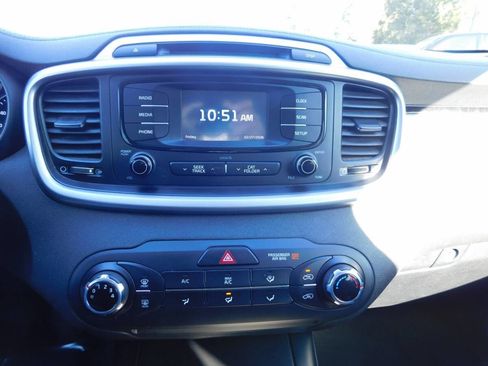 Used 2016 Kia Sorento LX image 12