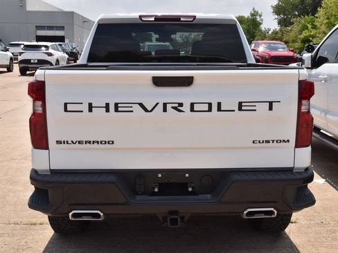 Used 2026 Chevrolet Silverado 1500 Custom Trail Boss w/ LPO, Dark Essentials Package AWD/4WD image 6
