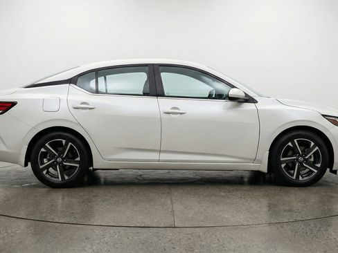 Used 2025 Nissan Sentra SV image 11